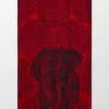 toalla de playa roja y negra con estampado de mandala y un elefante