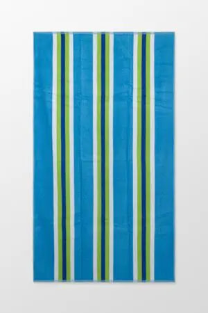 toalla de playa a rayas azules verdes y blancas