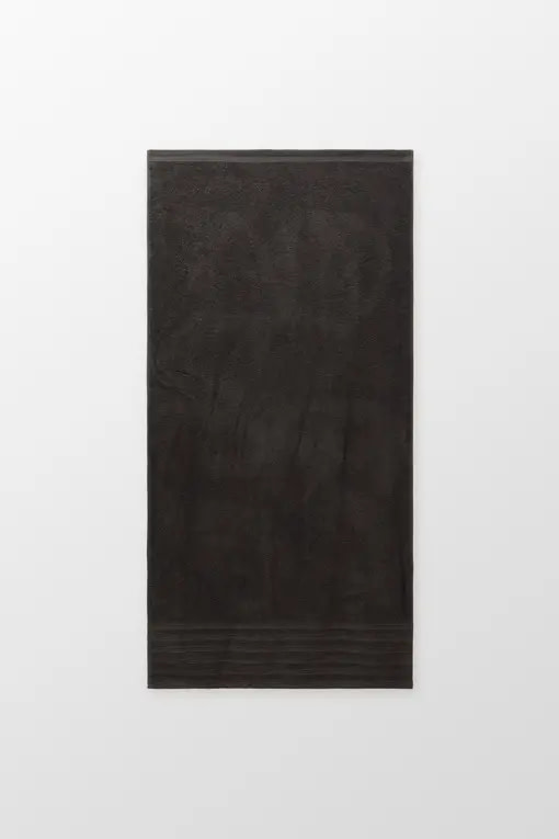 toalla de baño de color gris