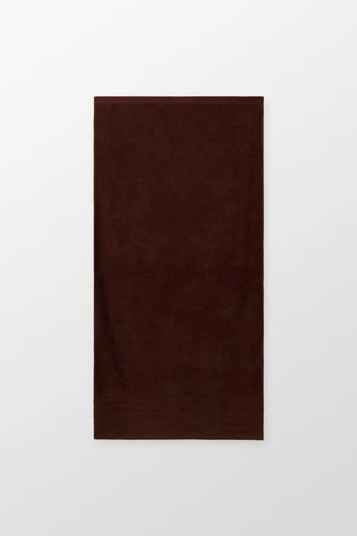 toalla de baño de color marron