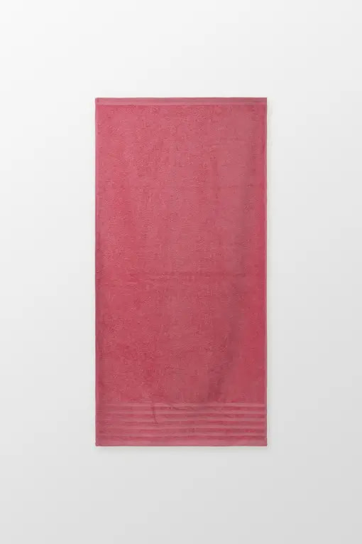 toalla de baño de color rosa