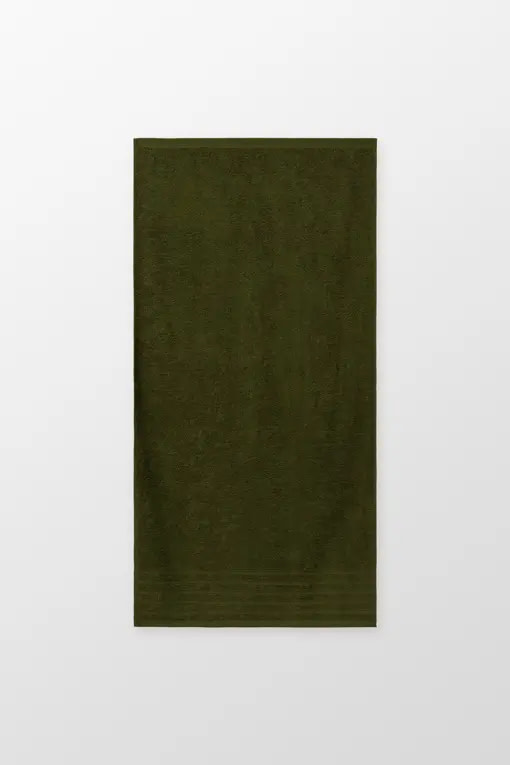 toalla de baño de color verde trebol