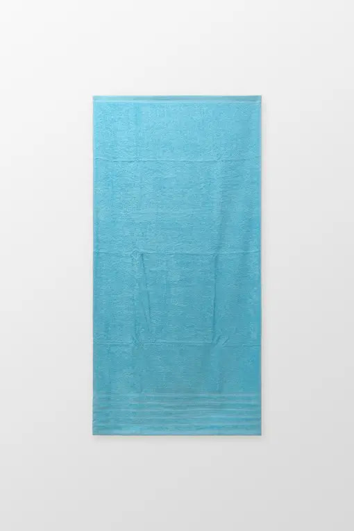 toalla de baño de color azul turquesa