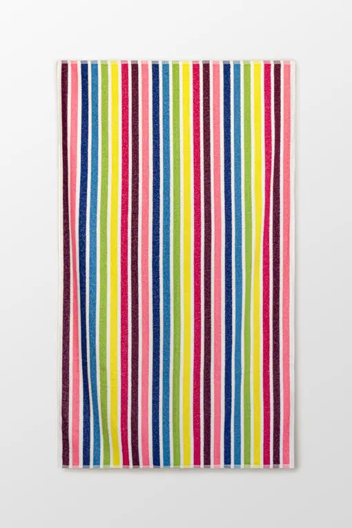 toalla de playa a rayas con multiples colores