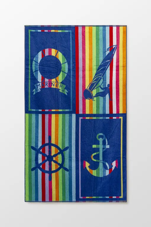 toalla de playa de diferentes colores con varios motivos relacionados con el mar