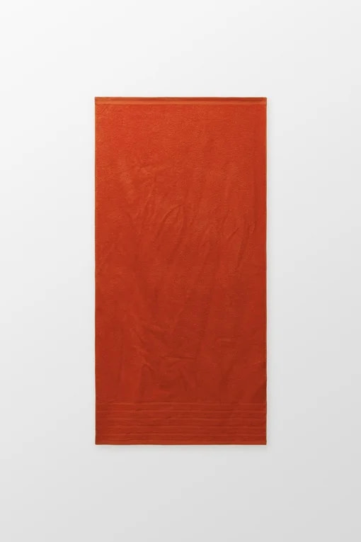 toalla de baño de color naranja