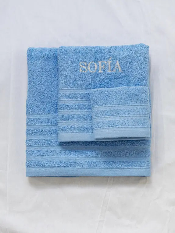 juego de toallas de color azul con bordado