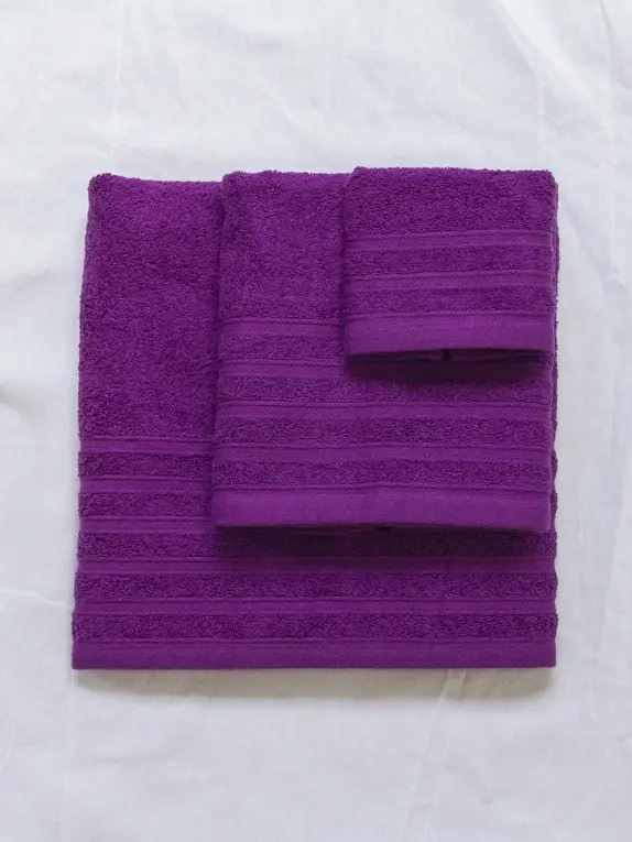 juego de toallas de color morado