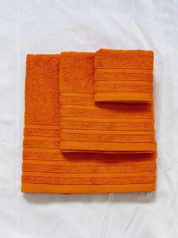 juego de toallas de color naranja