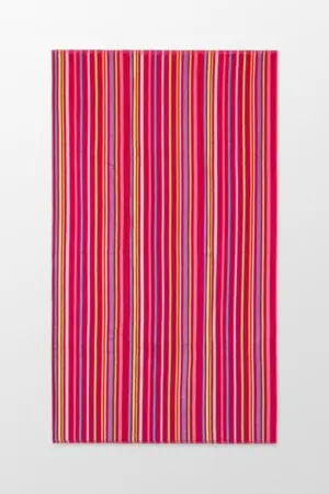 toalla de playa a rayas de varios colores