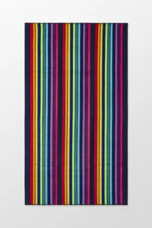 toalla de playa con rayas de multiples colores