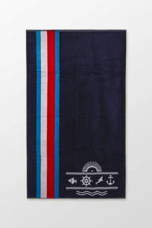 toalla de playa azul marino con rayas y motivos marinos